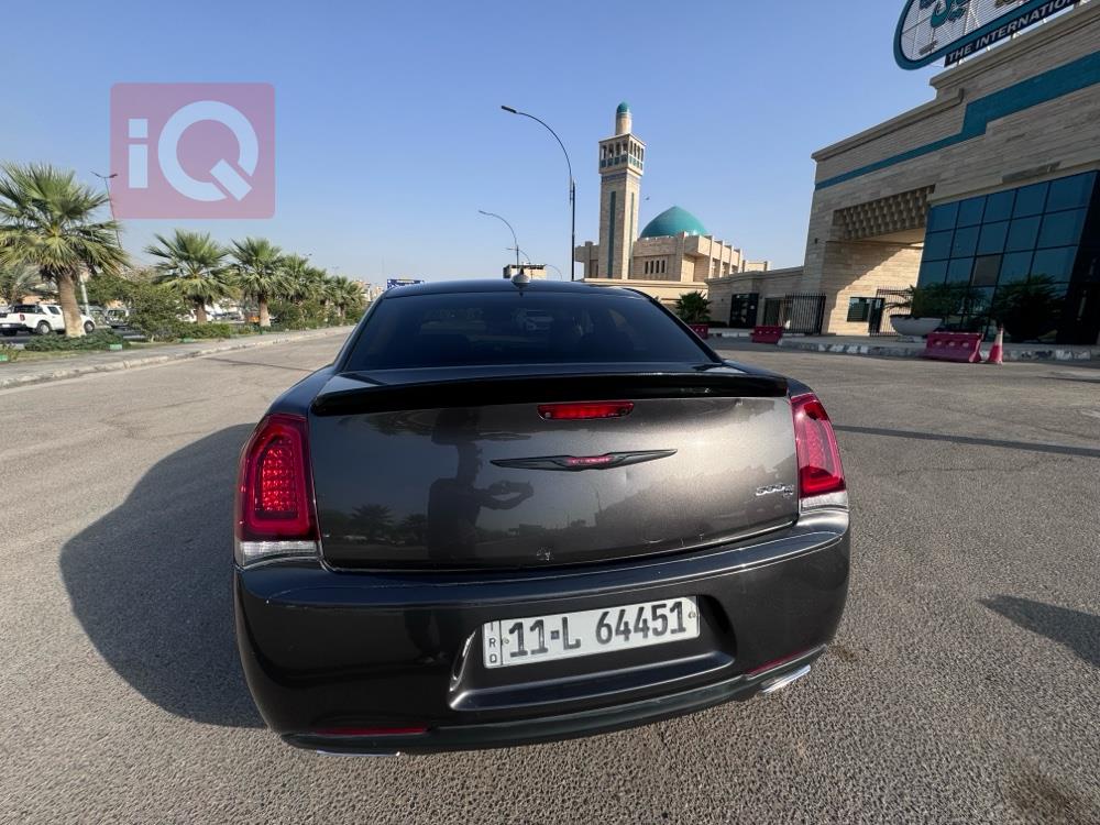 کرایسلەر 300